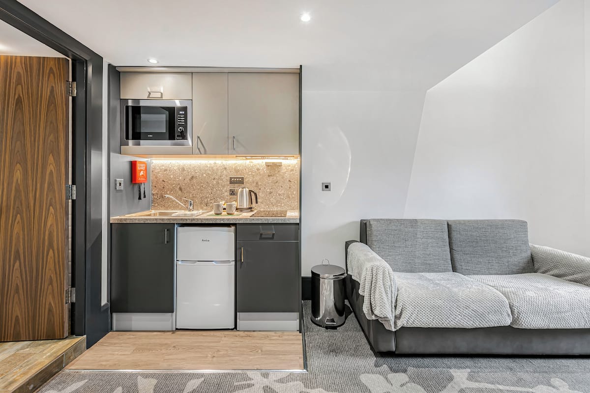 mezzanine double | private kitchen