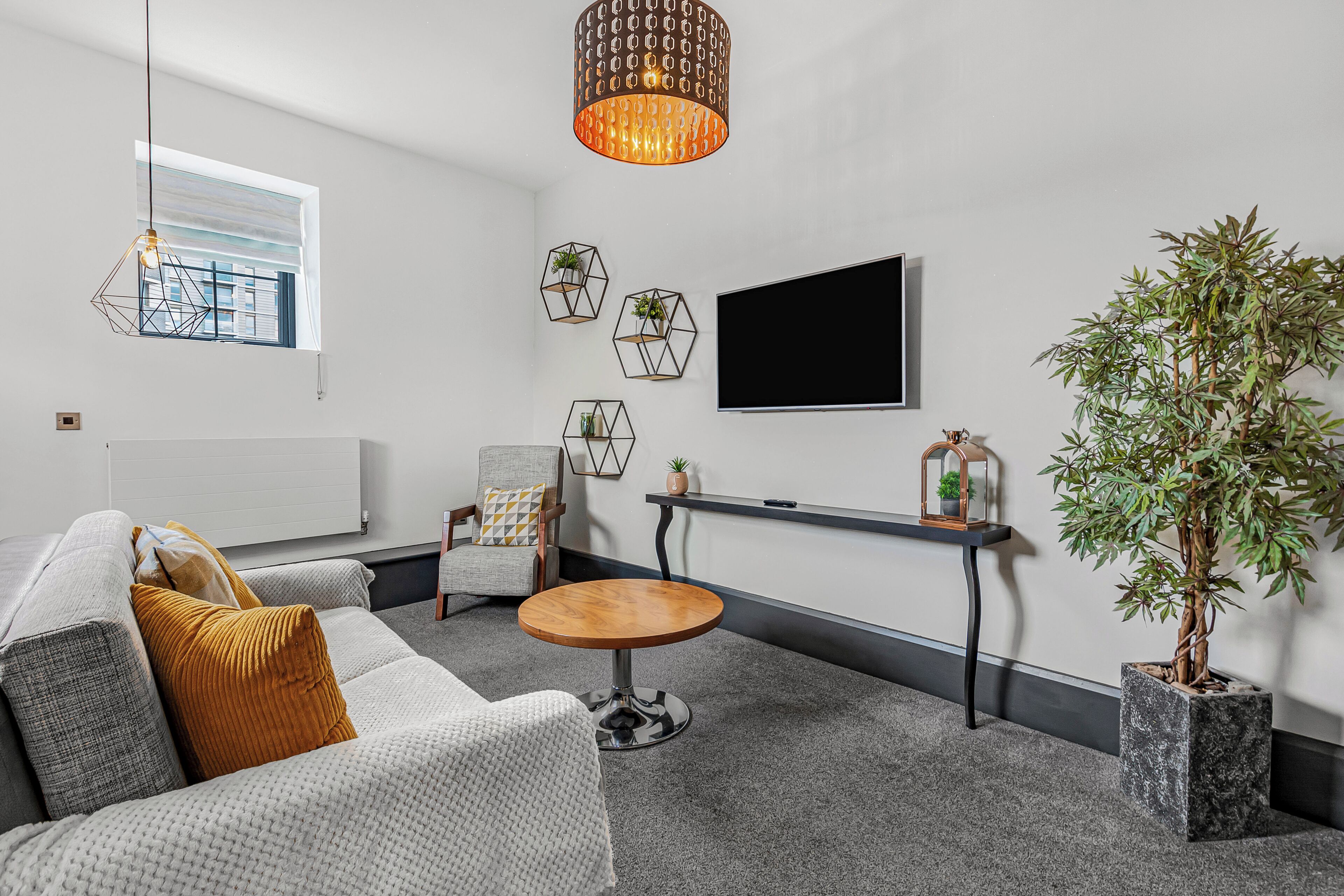 junior executive | living area | 32-inch flat-screen tv with satellite channels, tv