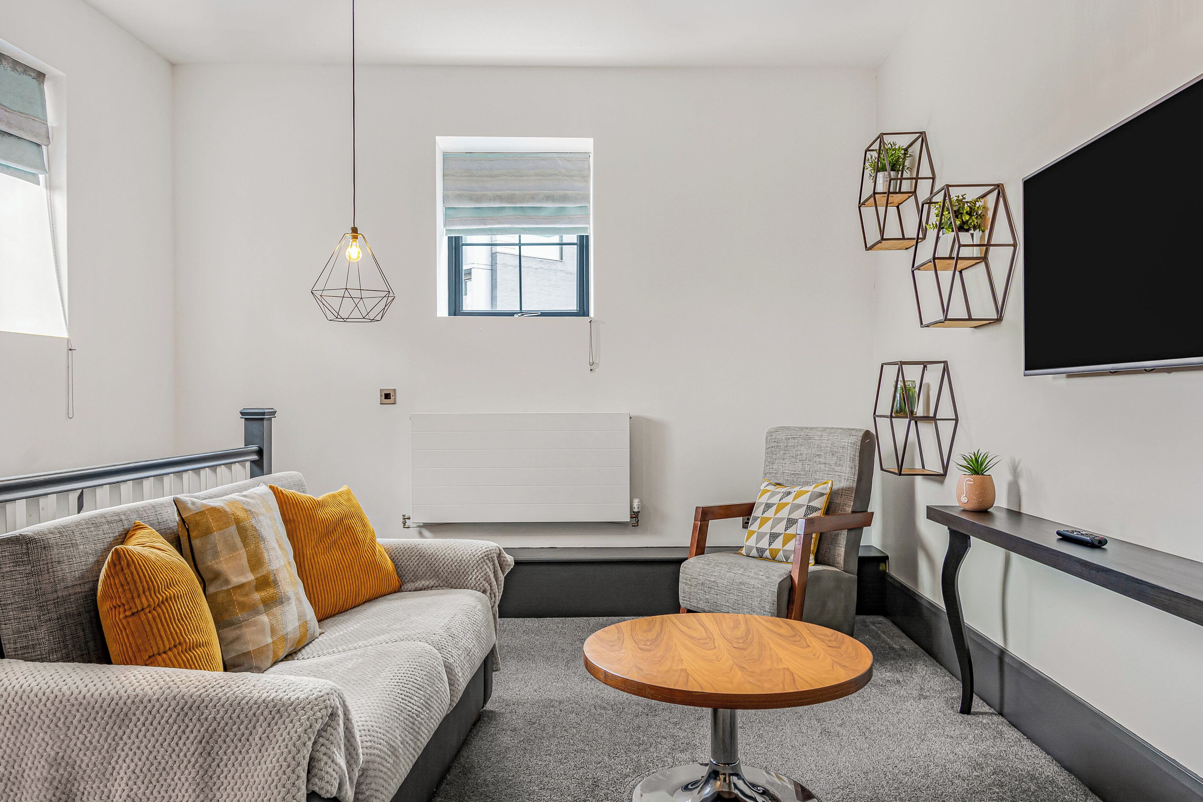 junior executive | living area | 32-inch flat-screen tv with satellite channels, tv