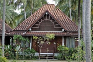 Exterior - Coral Hotel Bangsaphan (Bang Saphan)