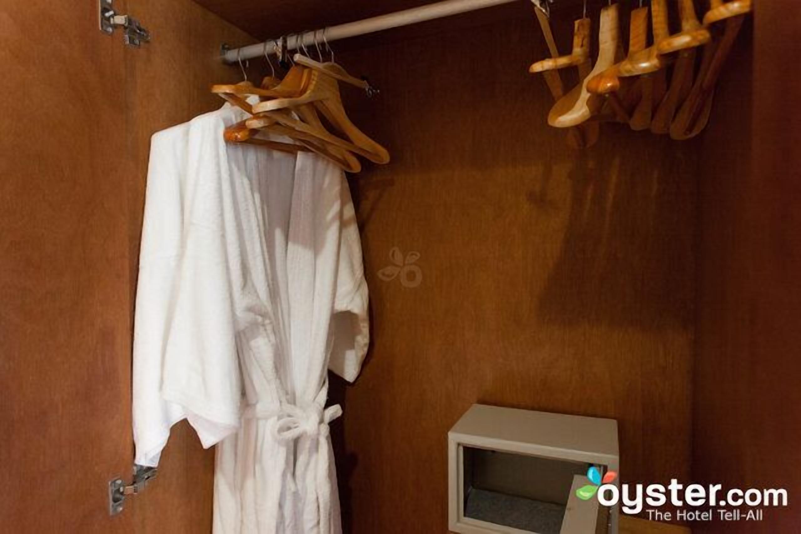 deluxe suite cottage | safe