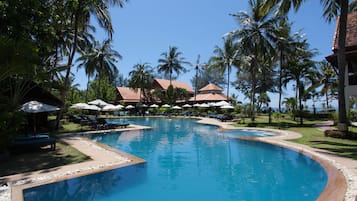 Outdoor pool, pool umbrellas, sun loungers