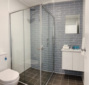 Superior Bayview Two Bedroom Apartment with Balcony | Individually furnished, iron/ironing board, free WiFi, bed sheets - Huskisson Beach Motel (Huskisson)
