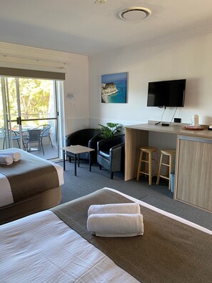 Superior Bayview Twin Room | Individually furnished, iron/ironing board, free WiFi, bed sheets - Huskisson Beach Motel (Huskisson)