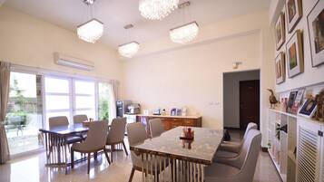 Petit déjeuner servi sur place