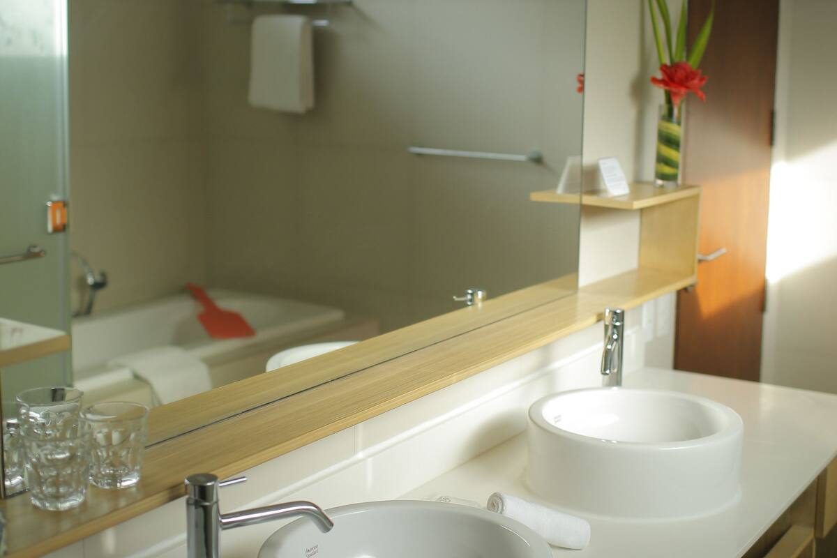 suite, 1 bedroom (pacifica) | bathroom sink