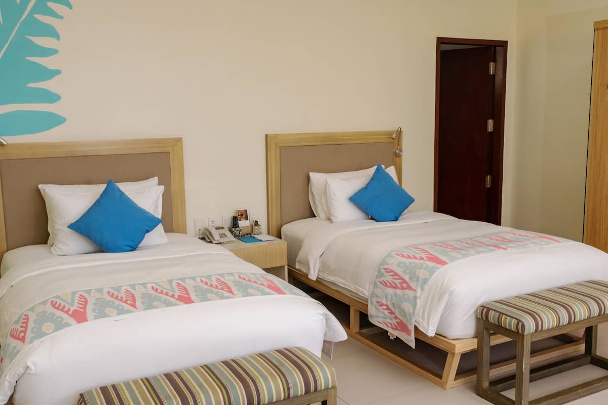 Premium bedding, minibar, in-room safe, desk