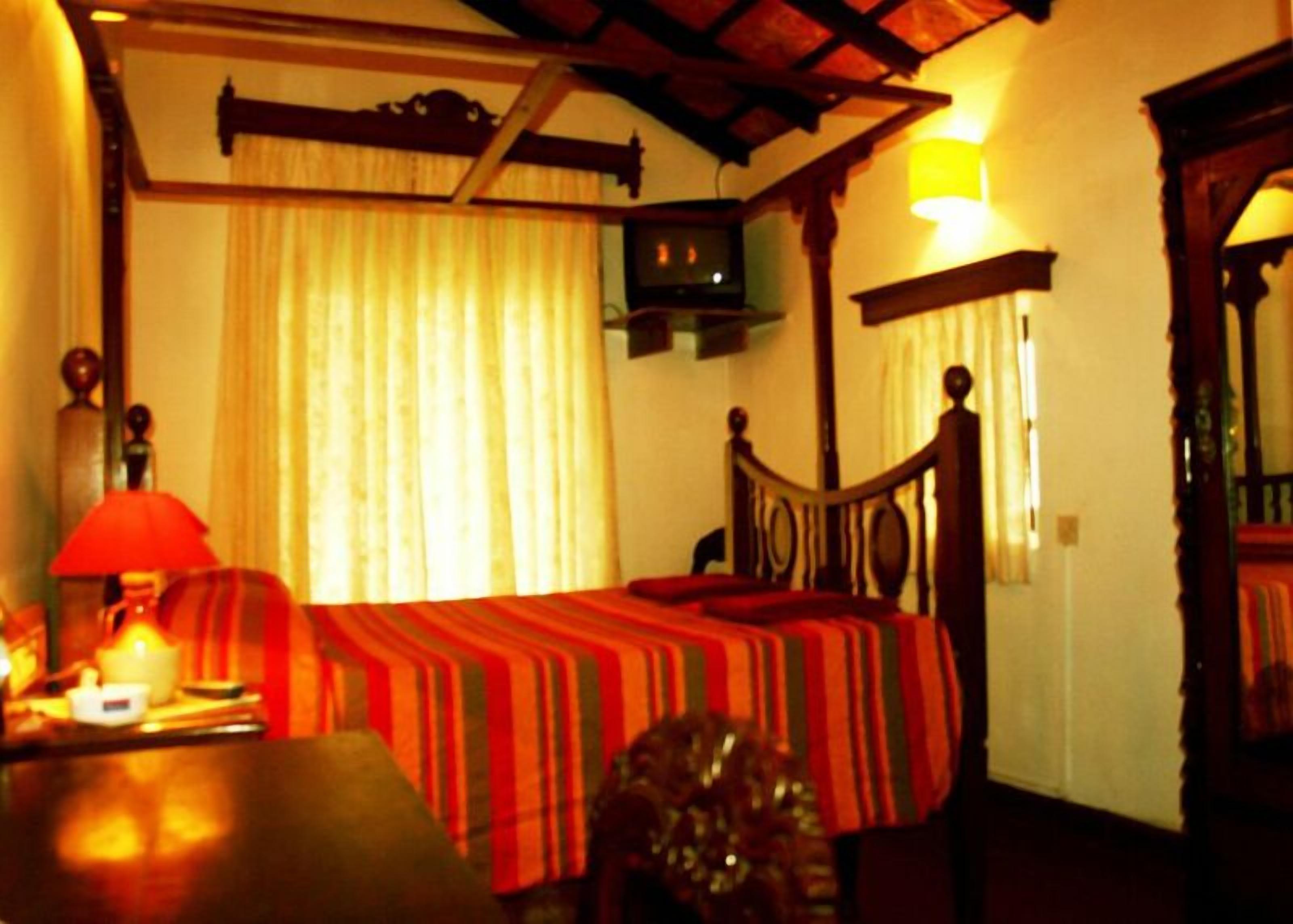 minibar, in-room safe, desk, rollaway beds