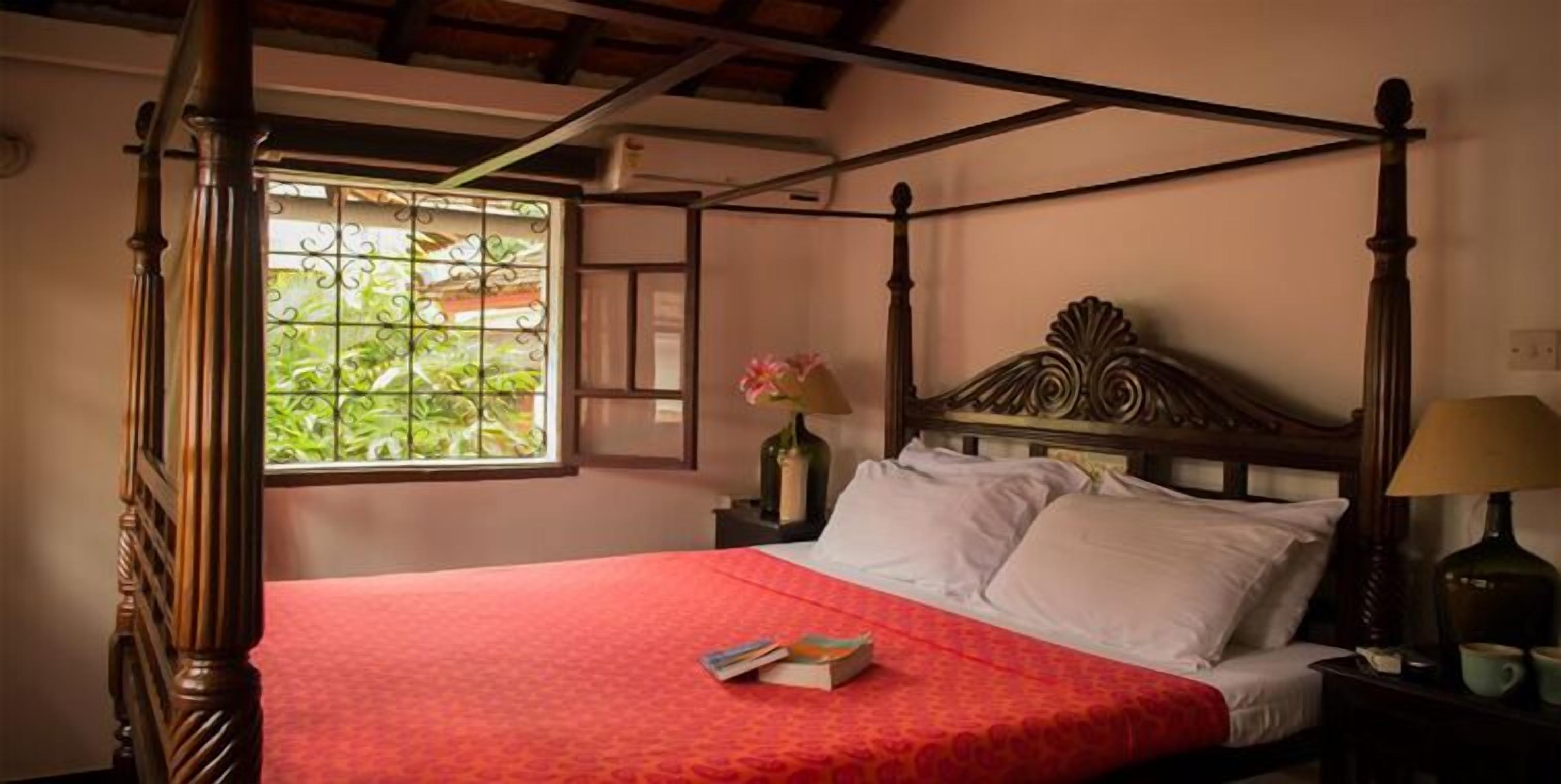 minibar, in-room safe, desk, rollaway beds