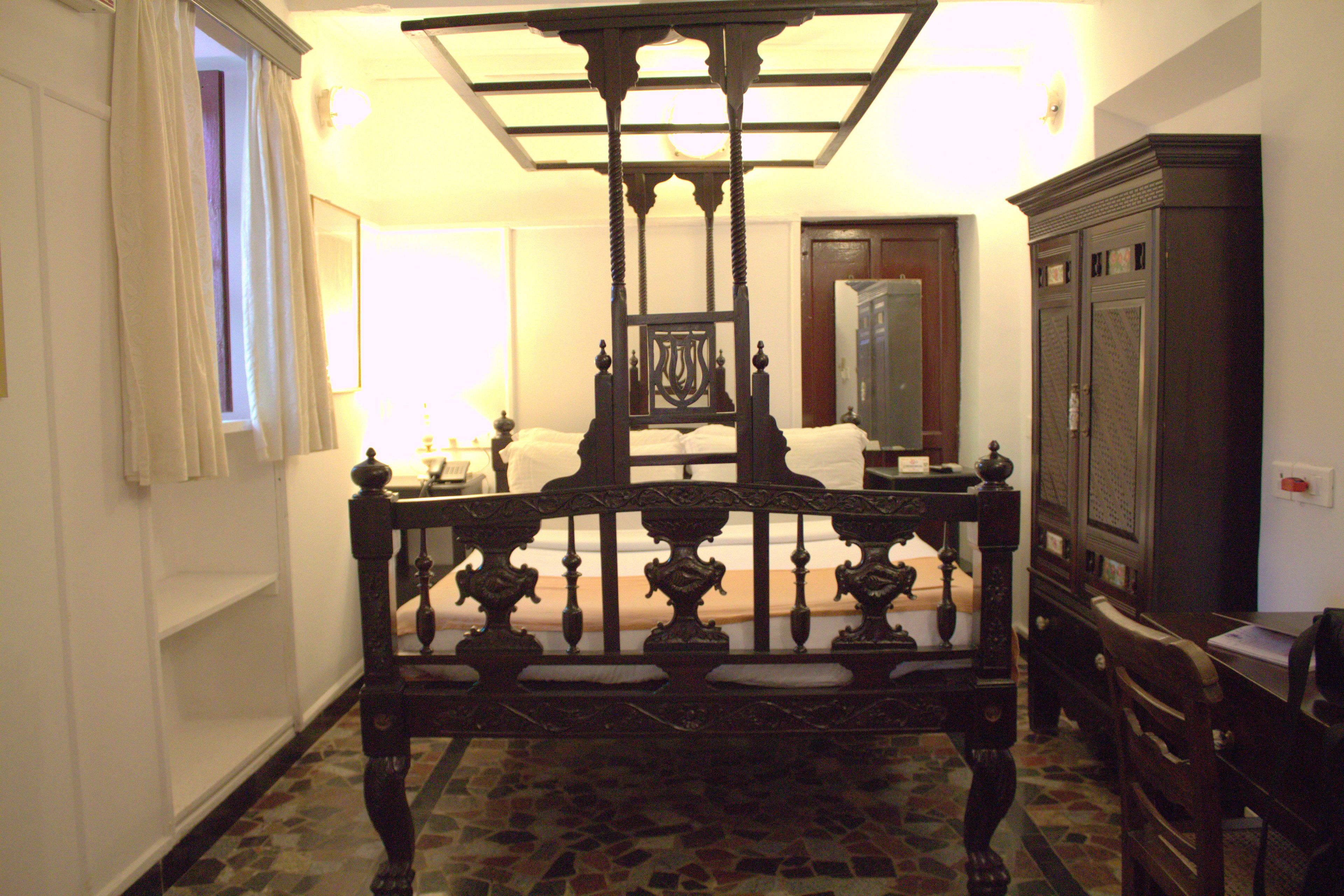 standard room | minibar, in-room safe, desk, rollaway beds