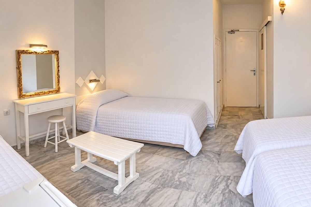 Habitación cuádruple, vistas a la montaña | Sábanas de algodón egipcio y ropa de cama de alta calidad