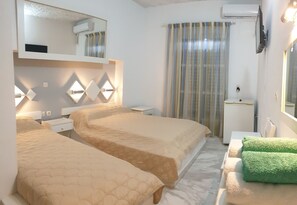 Chambre triple | Draps en coton égyptien, literie de qualité, rideaux d’obscurcissement