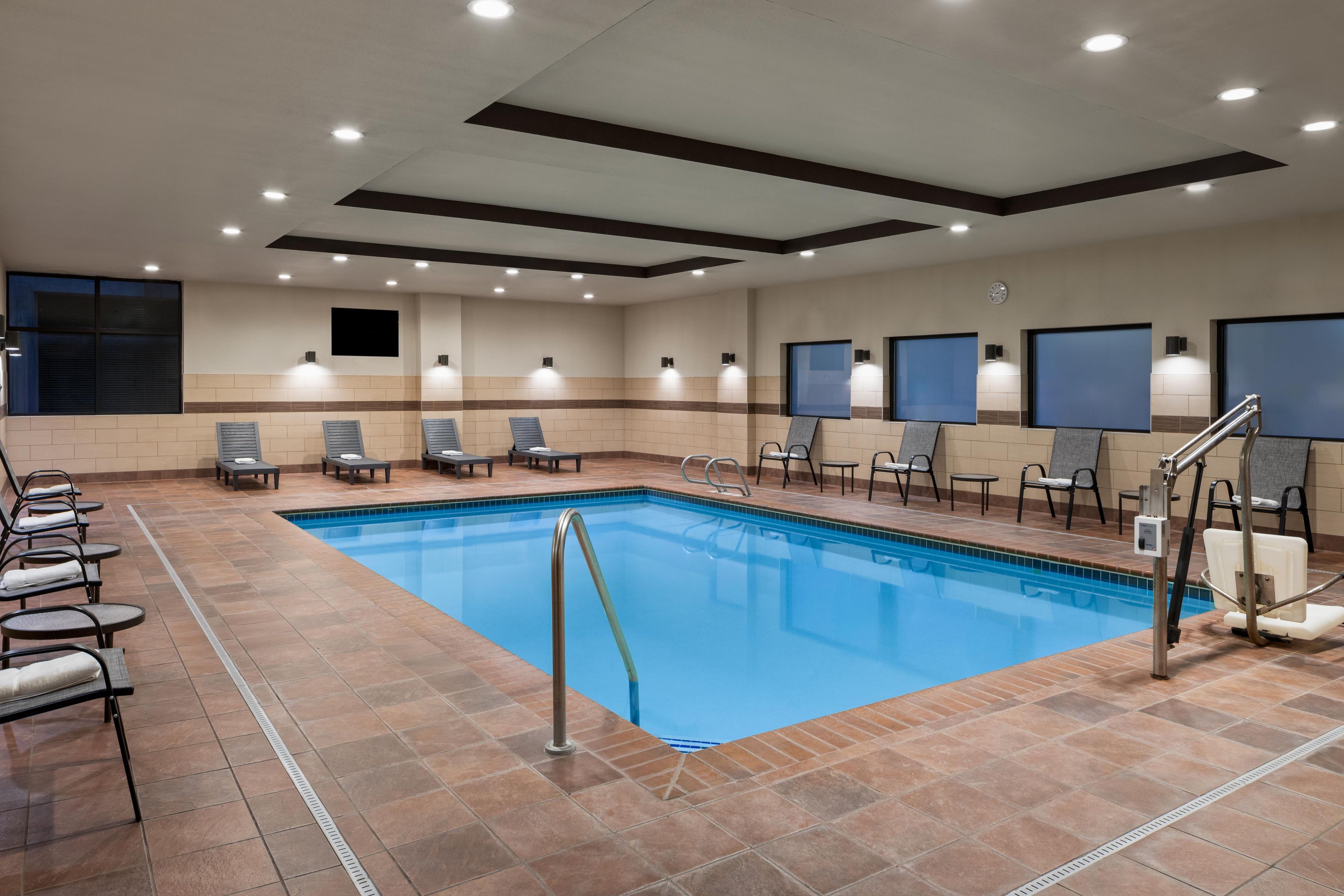 Indoor pool, sun loungers
