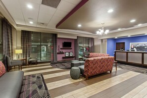 Reception - Hampton Inn Seattle/Everett (Everett)