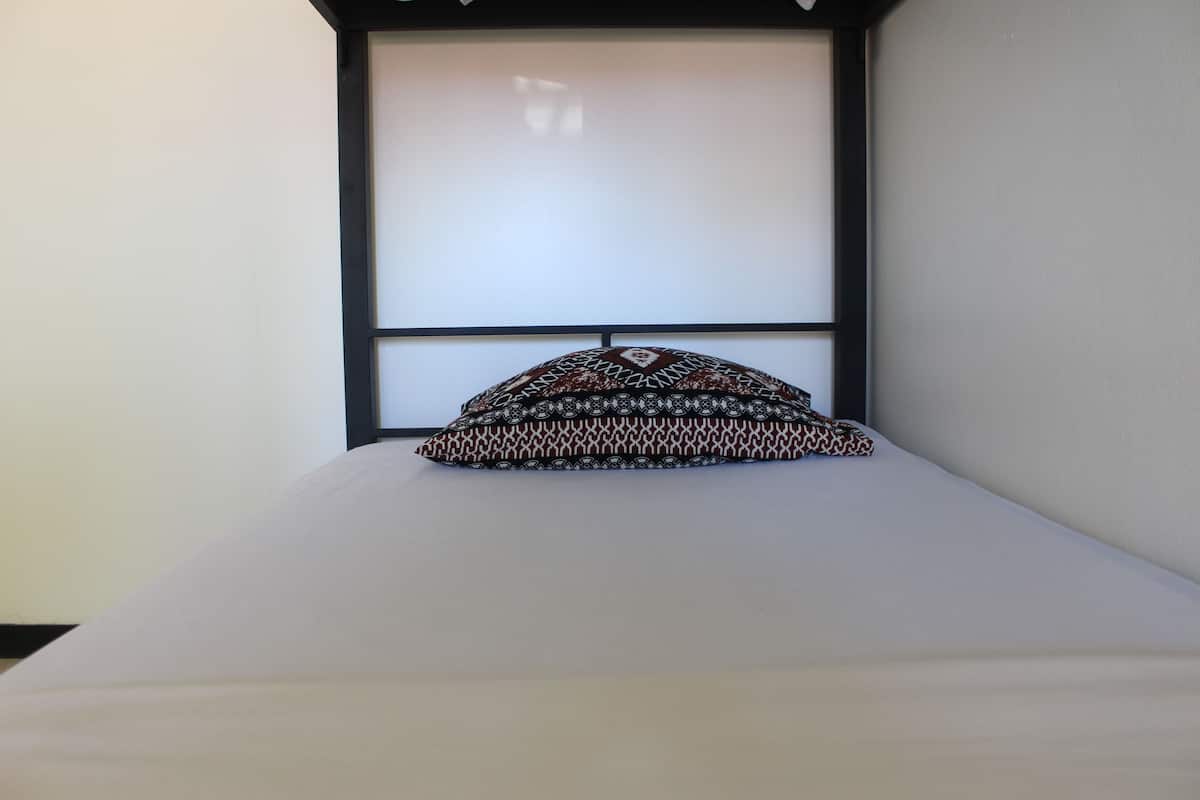 Free WiFi, bed sheets