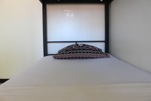 Free WiFi, bed sheets - Bamboo Backpackers (Nadi)