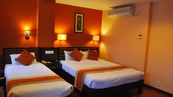 Deluxe Room | In-room safe, iron/ironing board, free WiFi