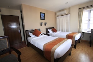 Deluxe Room | Peti besi dalam bilik, seterika/papan seterika, Wi-fi percuma 