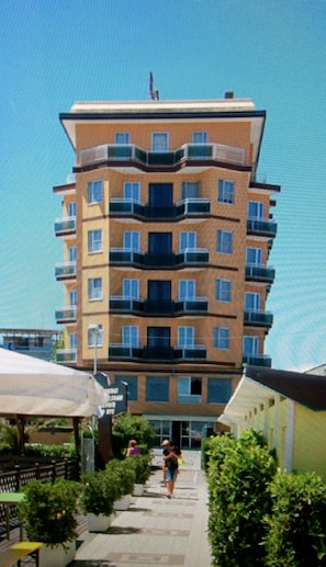 Unclassified image, 2 of 53, button - Hotel Carlton Beach (Rimini)