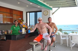 Poolside bar - Flipper Lodge Hotel (Pattaya)