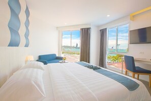 Minibar, in-room safe, desk, free WiFi - Flipper Lodge Hotel (Pattaya)