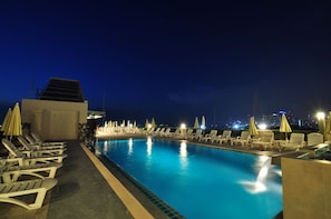 Outdoor pool - Flipper Lodge Hotel (Pattaya)