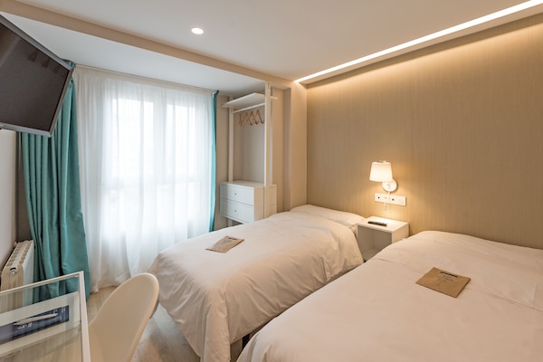 Twin Room | Free WiFi, bed sheets