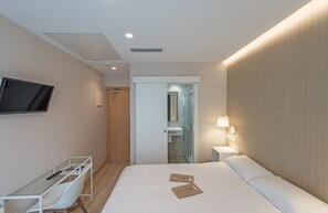 Free WiFi, bed sheets - Hostal La Lonja (Alicante)