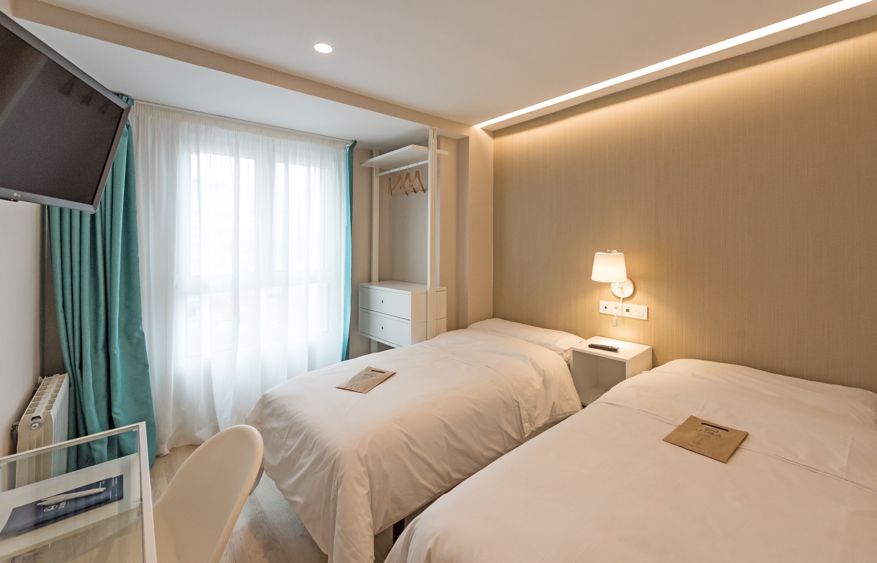 Free WiFi, bed sheets