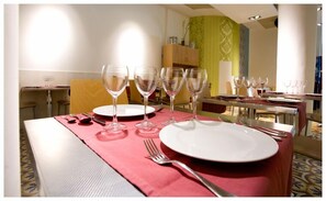Breakfast served - Hostal La Lonja (Alicante)