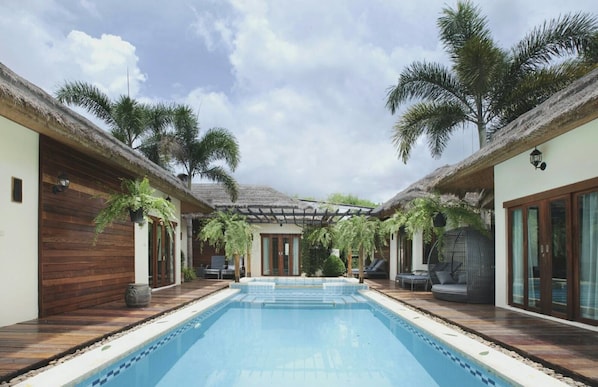 Piscine extérieure