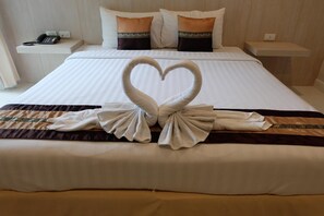 Minibar, escritorio y wifi gratis 