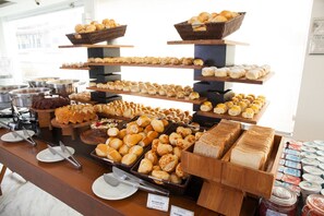 Free daily buffet breakfast