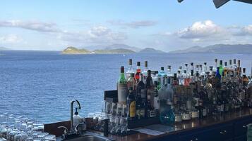 Condo, 1 Bedroom | Bar (on property) | 2 bars/lounges