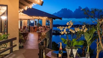 Condo, 1 Bedroom | Outdoor dining | 2 restaurants, breakfast served