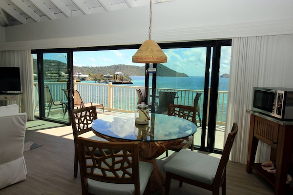 Kondominium, 1 kamar tidur | Tempat makan | 2 restoran, melayani sarapan