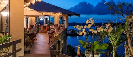 Condo, 1 Bedroom | Outdoor dining | 2 restaurants, breakfast served