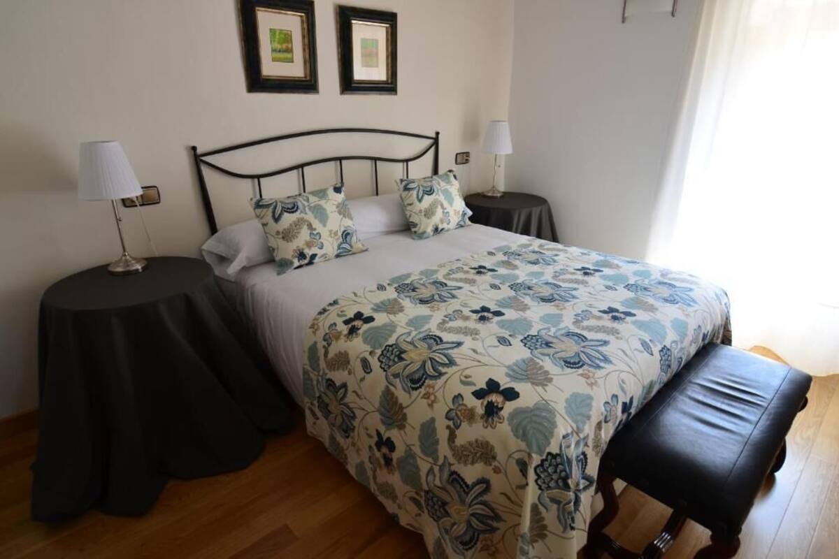 5 bedrooms, Frette Italian sheets, premium bedding, down duvets