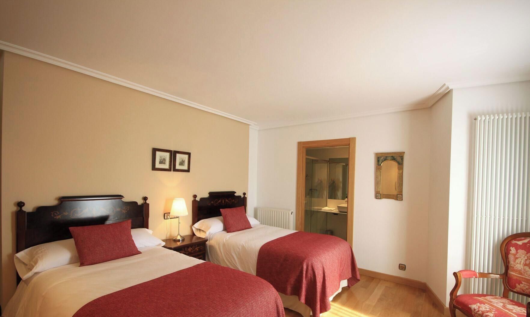 5 bedrooms, Frette Italian sheets, premium bedding, down comforters