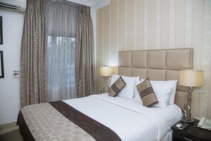Premium bedding, free minibar, in-room safe, desk