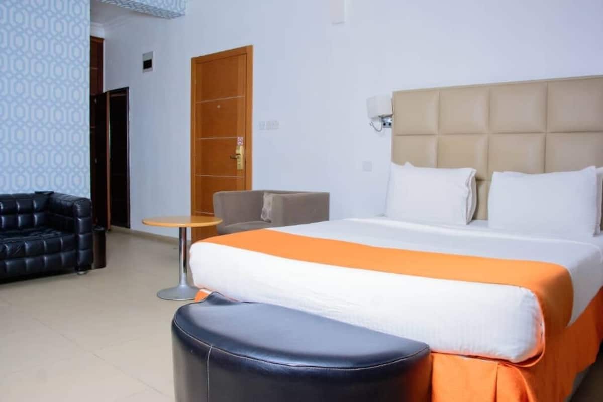 superior room | premium bedding, free minibar, in-room safe, desk