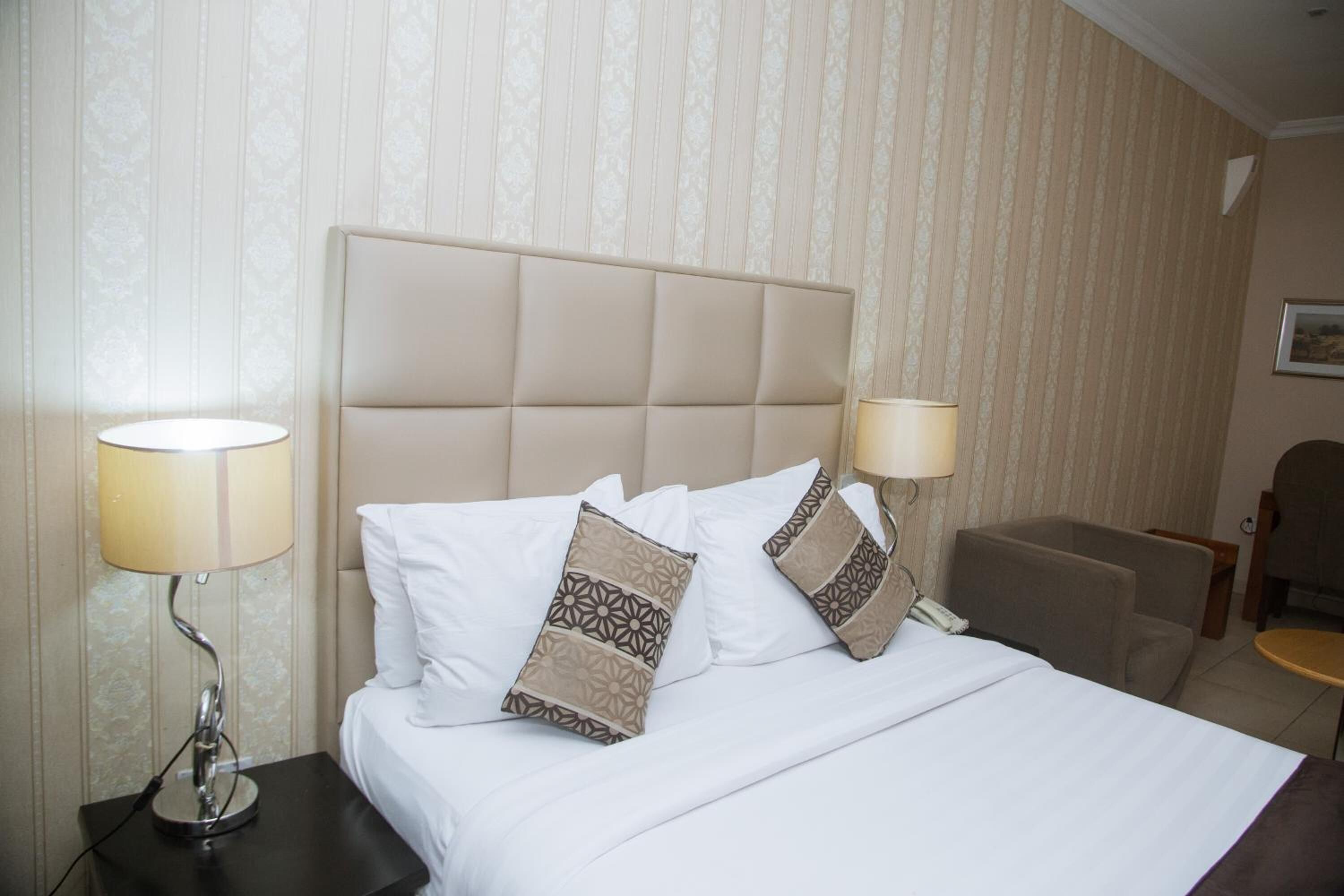 premium bedding, free minibar, in-room safe, desk