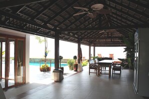 Outdoor dining - Baan Caruso (Ban Laem)