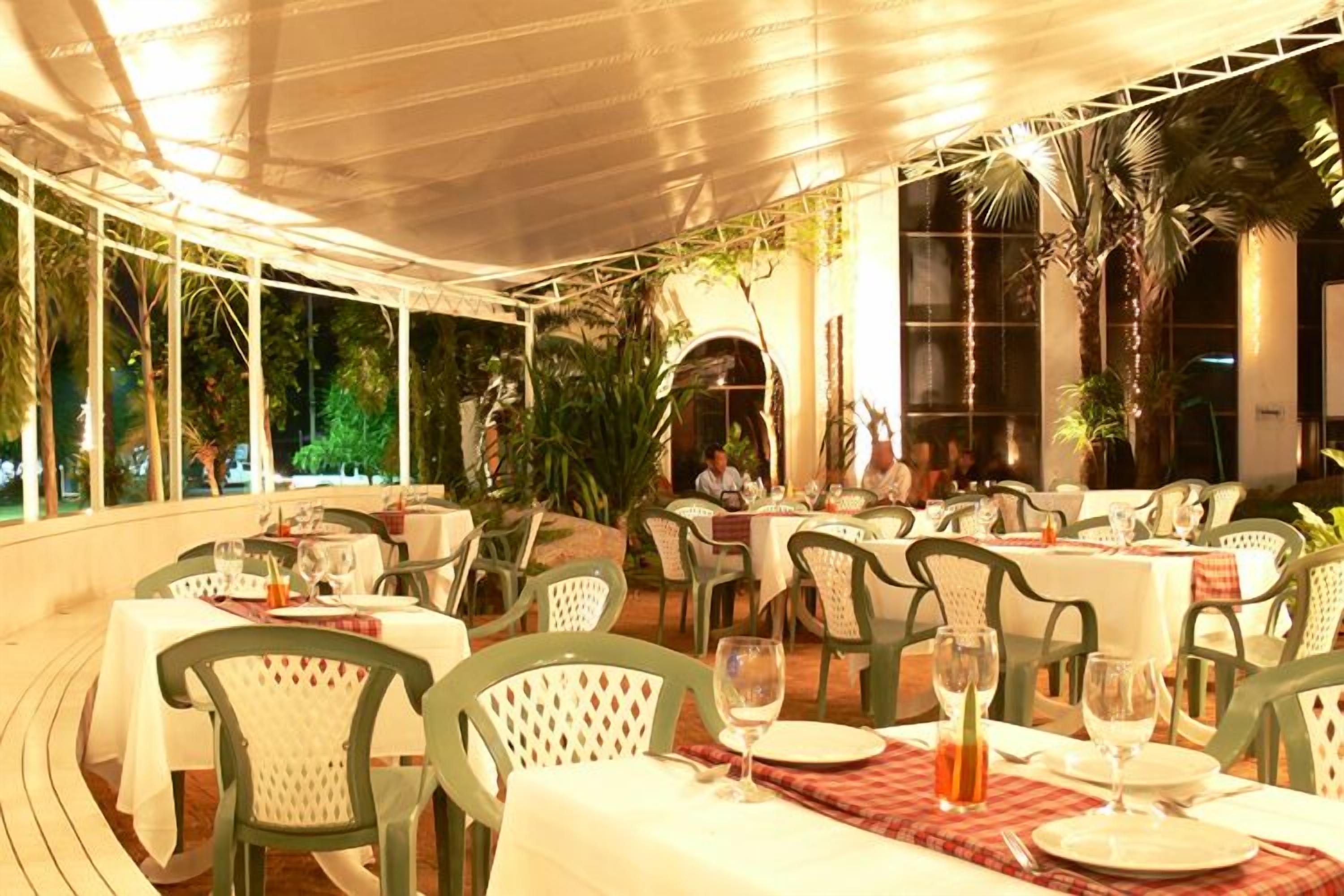 Frokost, lunsj og middag serveres, internasjonale retter 