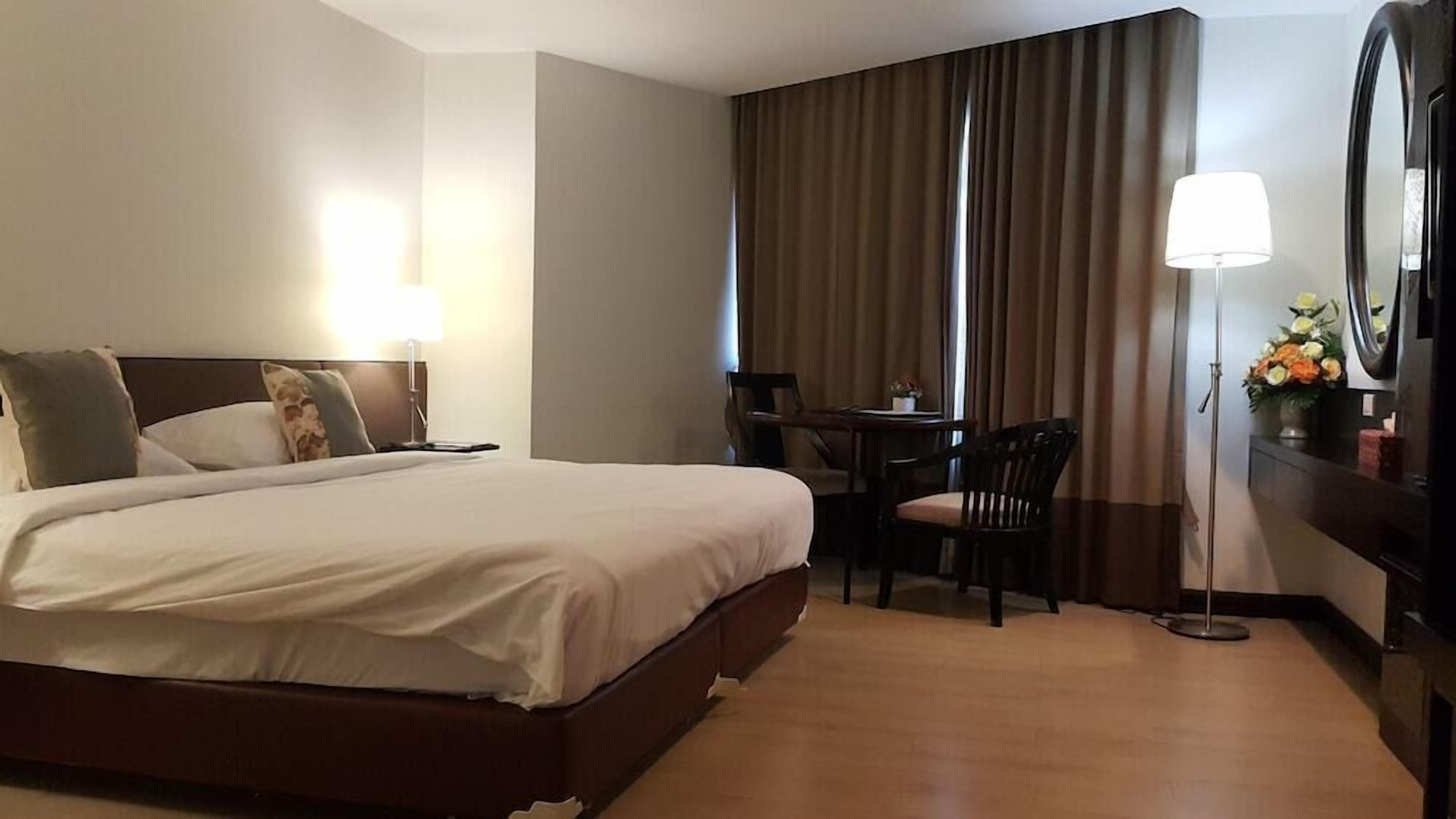 Desk, blackout curtains, free WiFi, bed sheets