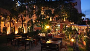 Breakfast, lunch, dinner served; international cuisine