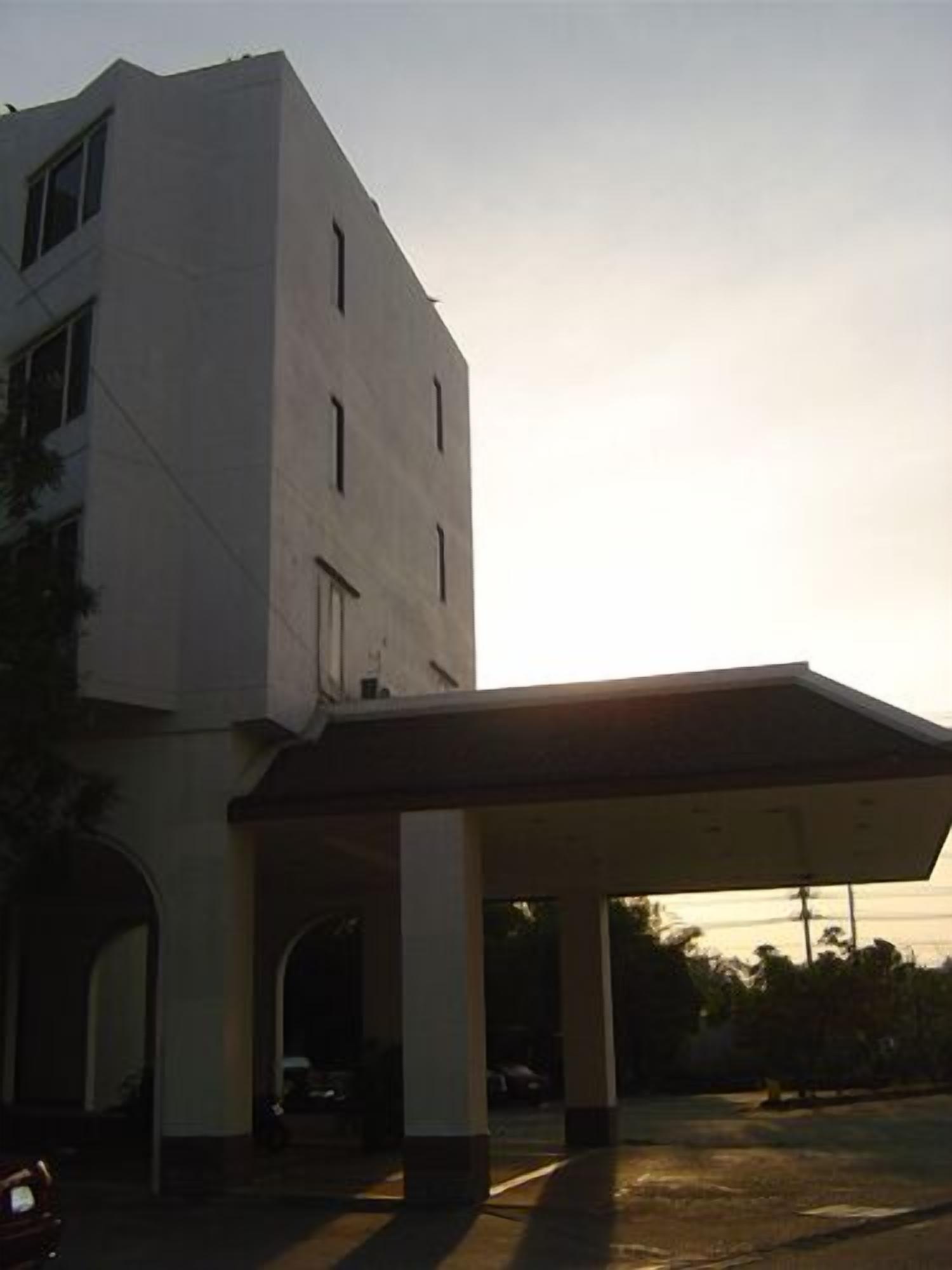 A building with a flat roof and a covered entrance area.