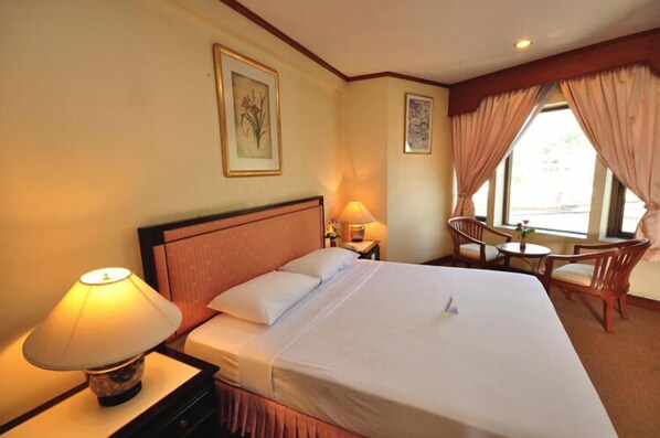 โต๊ะทำงาน, ผ้าม่านกันแสง, Wi-Fi ฟรี, ผ้าปูที่นอน