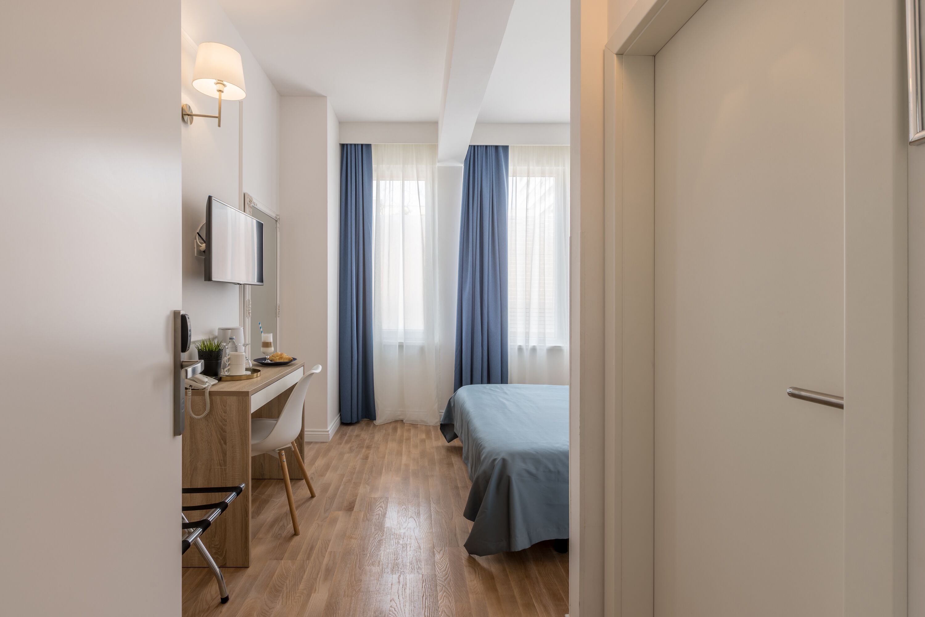 standard double or twin room | in-room safe, desk, blackout curtains, soundproofing