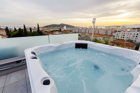 Bañera de hidromasaje exterior